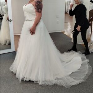 Elegant White Wedding Dress with Beaded Detail
NEVER WORN- only tried on.